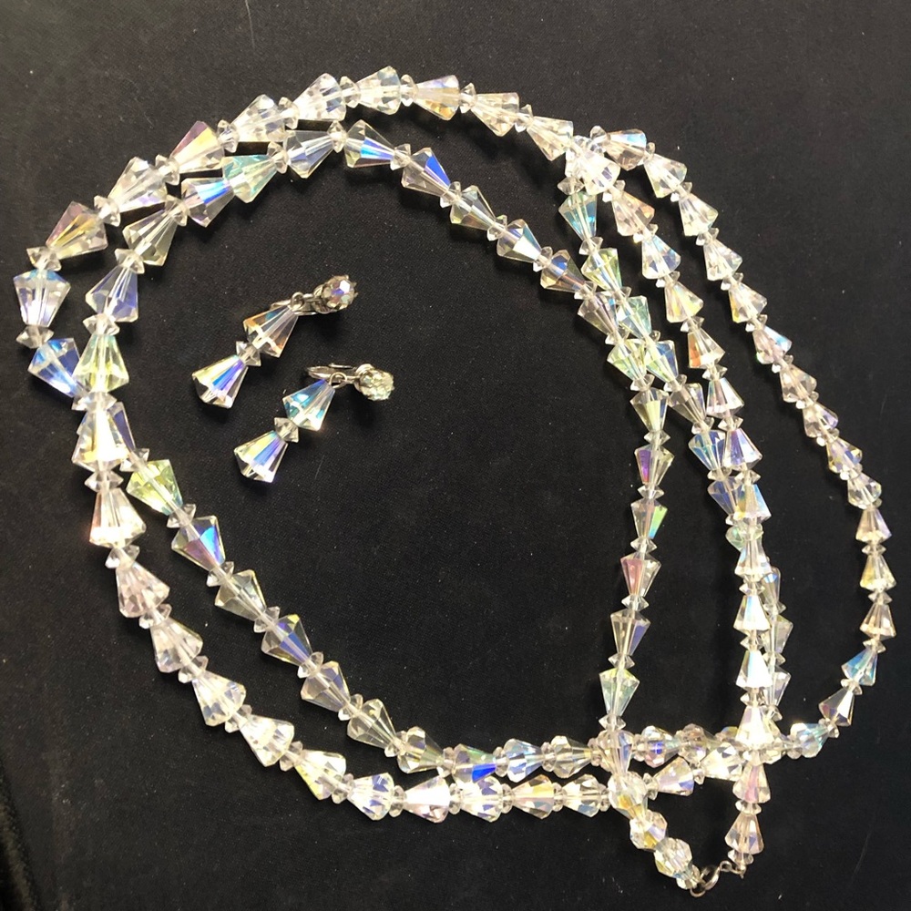 VINTAGE 1960’s Crystal 28” necklace and clip on drop earrings STUNNING
